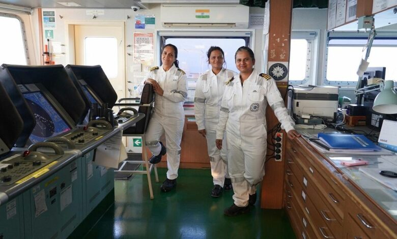 Synergy Female Crew